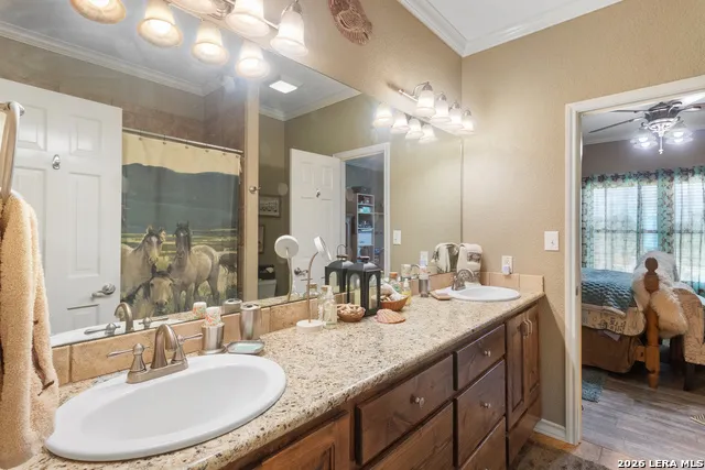 212 ANTLER CIR Bandera, TX 78003