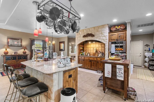 212 ANTLER CIR Bandera, TX 78003