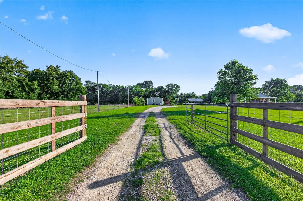 2240 Meyer Road Beasley, TX 77417