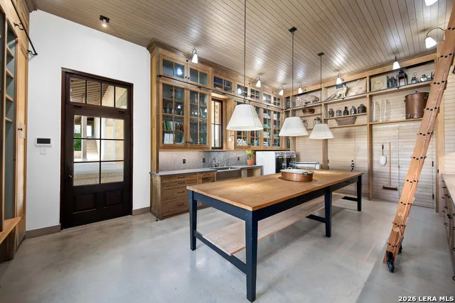 850 SISTERDALE RD Boerne, TX 78006