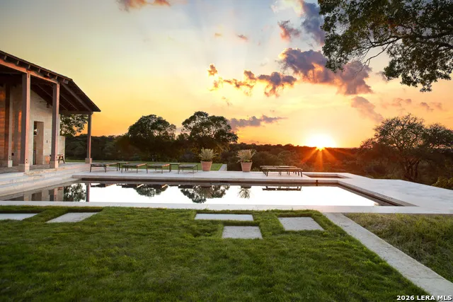 850 SISTERDALE RD Boerne, TX 78006