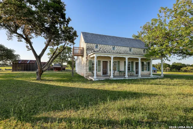 850 SISTERDALE RD Boerne, TX 78006