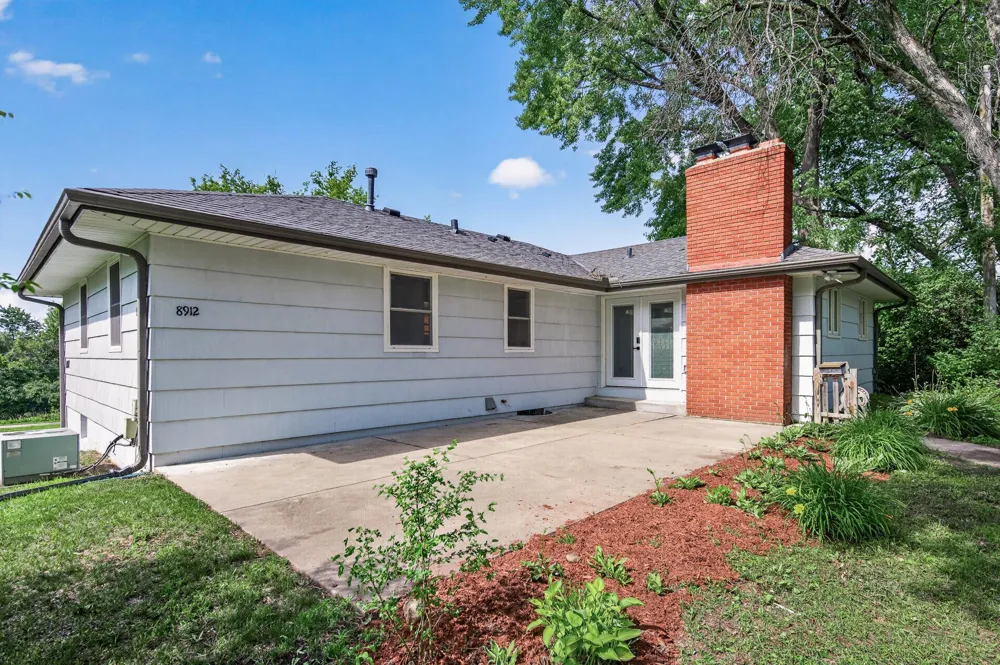 8912 Tretbaugh Drive Bloomington, MN 55431