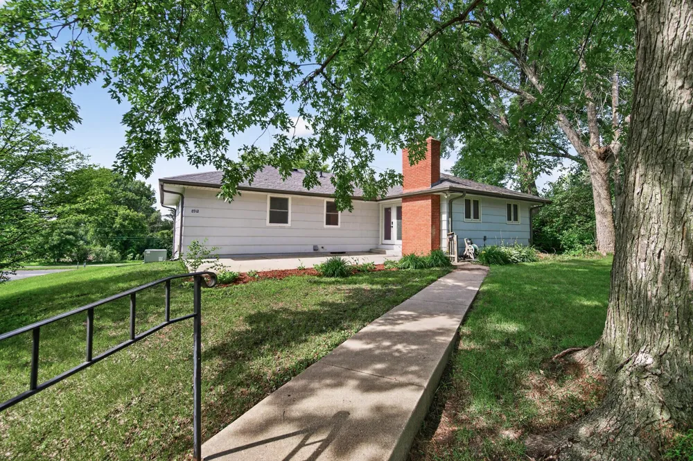 8912 Tretbaugh Drive Bloomington, MN 55431