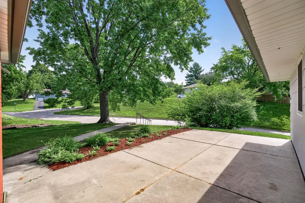 8912 Tretbaugh Drive Bloomington, MN 55431