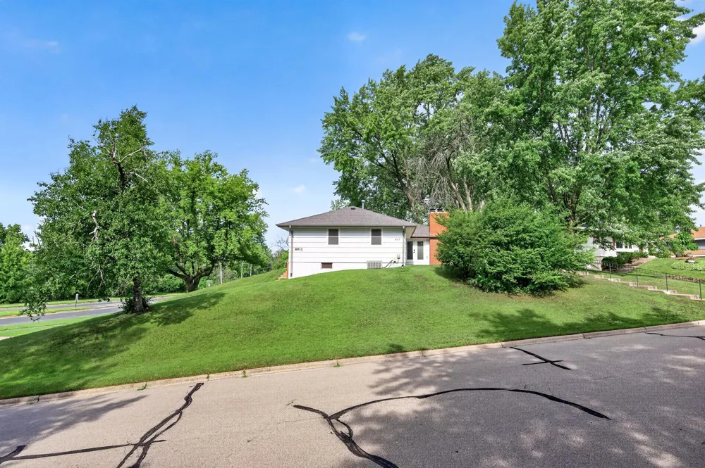 8912 Tretbaugh Drive Bloomington, MN 55431