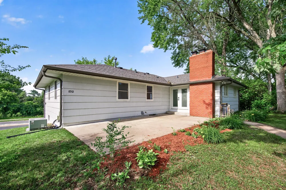 8912 Tretbaugh Drive Bloomington, MN 55431