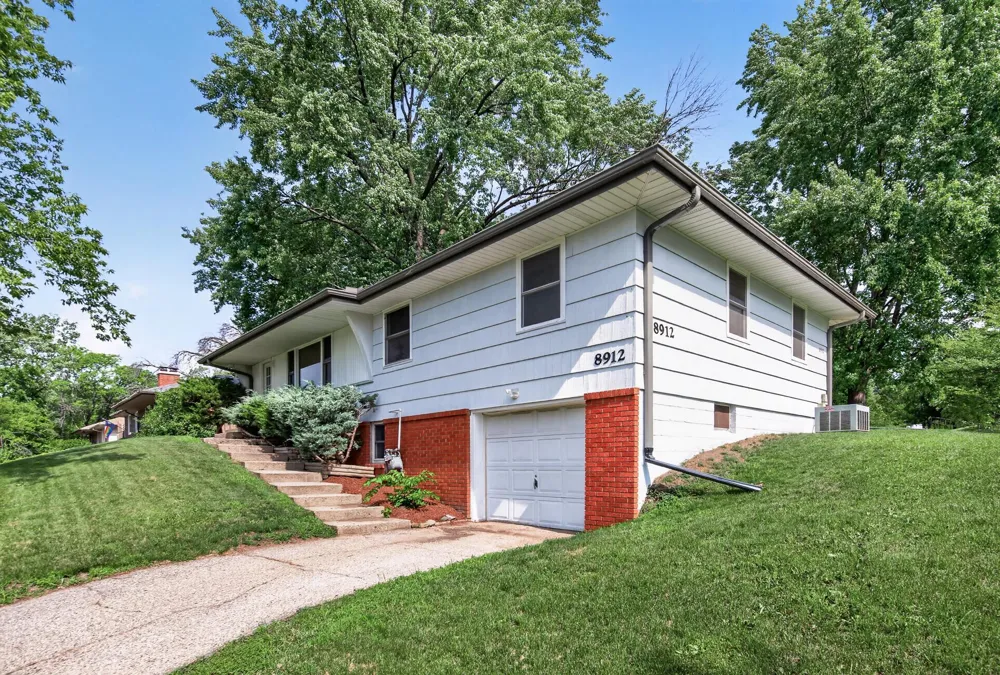 8912 Tretbaugh Drive Bloomington, MN 55431