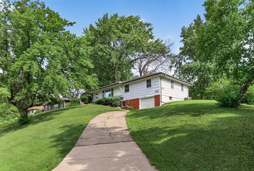 8912 Tretbaugh Drive Bloomington, MN 55431