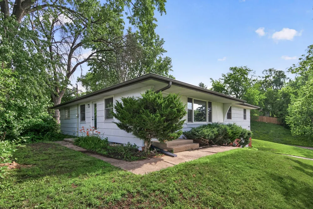 8912 Tretbaugh Drive Bloomington, MN 55431