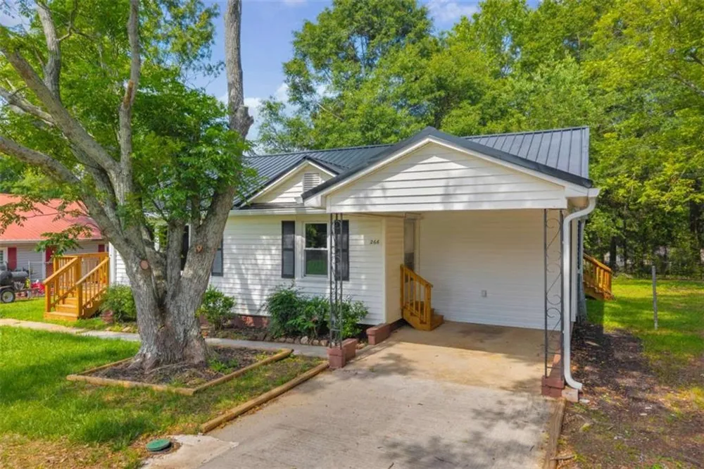 266 Randall Street Lavonia, GA 30553