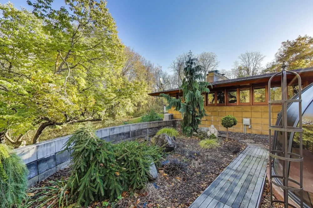 11185 Hawthorne Drive Galesburg, MI 49053