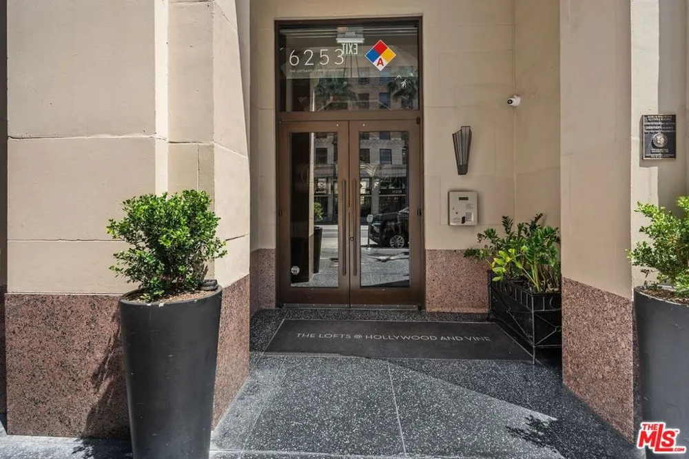 6253 Hollywood Boulevard #708 Los Angeles, CA 90028