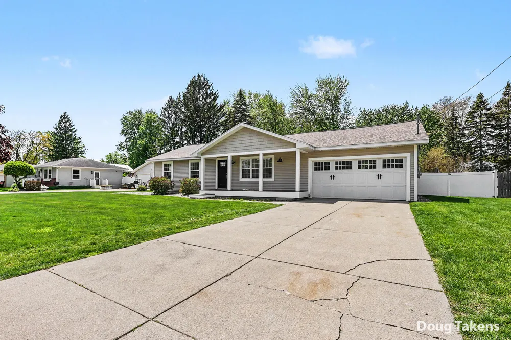 7439 Eastlane Avenue Jenison, MI 49428