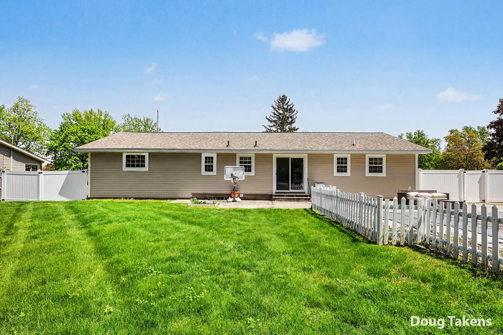 7439 Eastlane Avenue Jenison, MI 49428