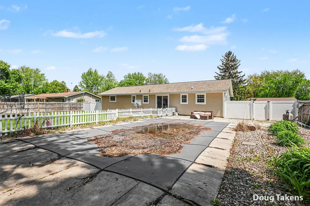 7439 Eastlane Avenue Jenison, MI 49428