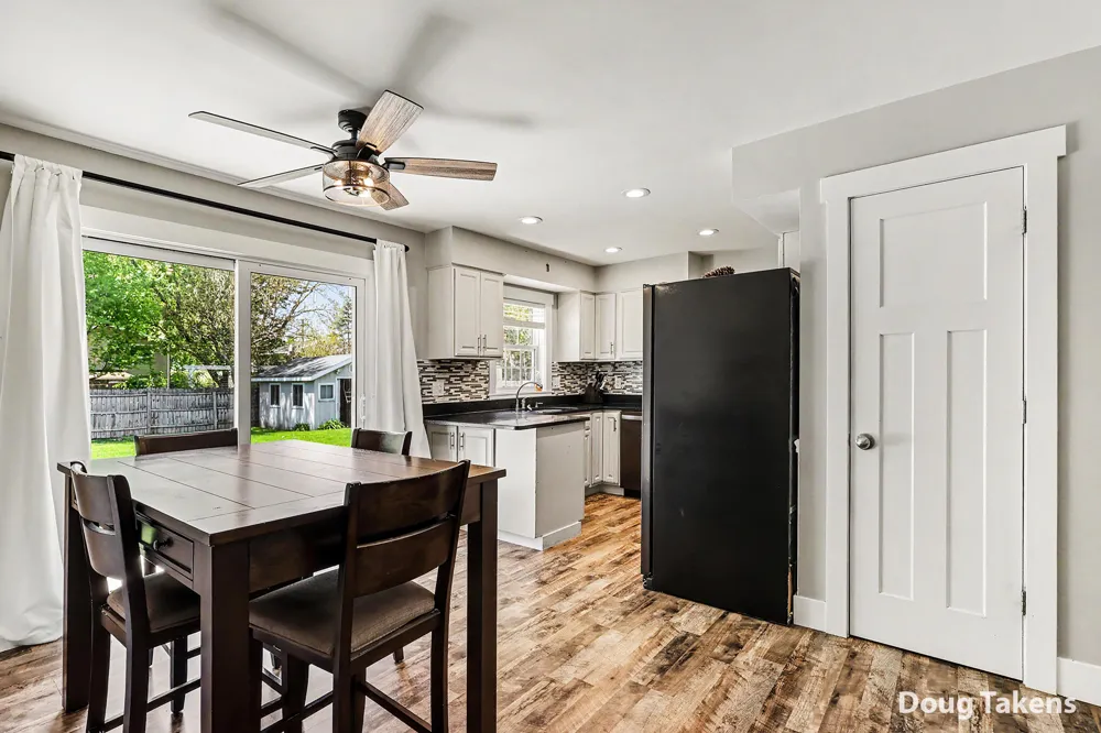 7439 Eastlane Avenue Jenison, MI 49428