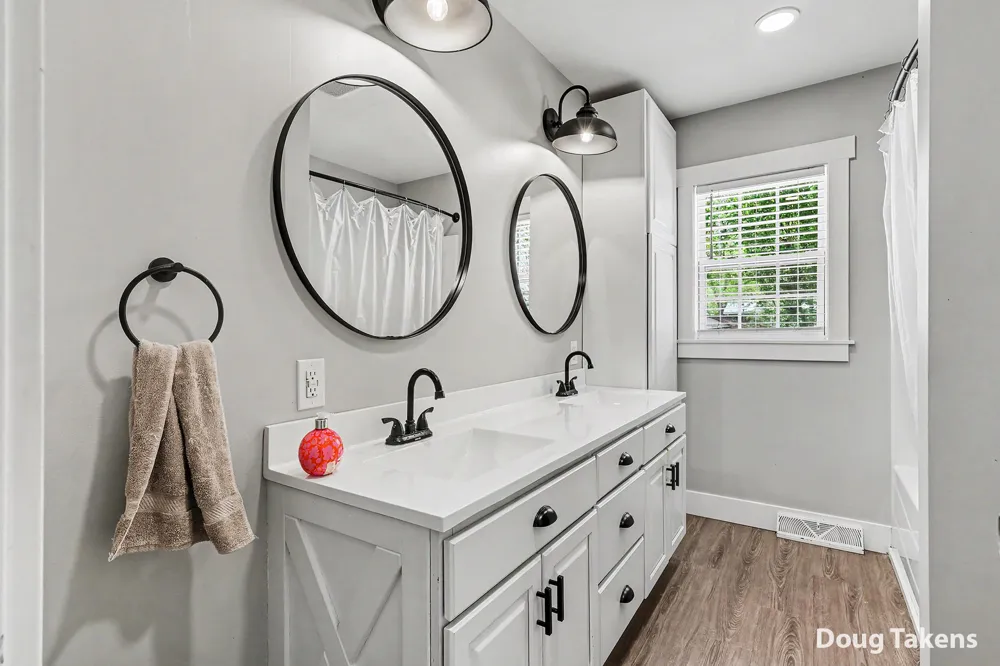 7439 Eastlane Avenue Jenison, MI 49428