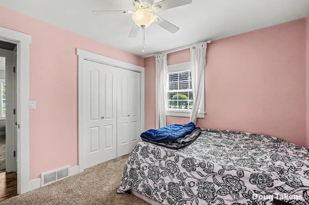 7439 Eastlane Avenue Jenison, MI 49428
