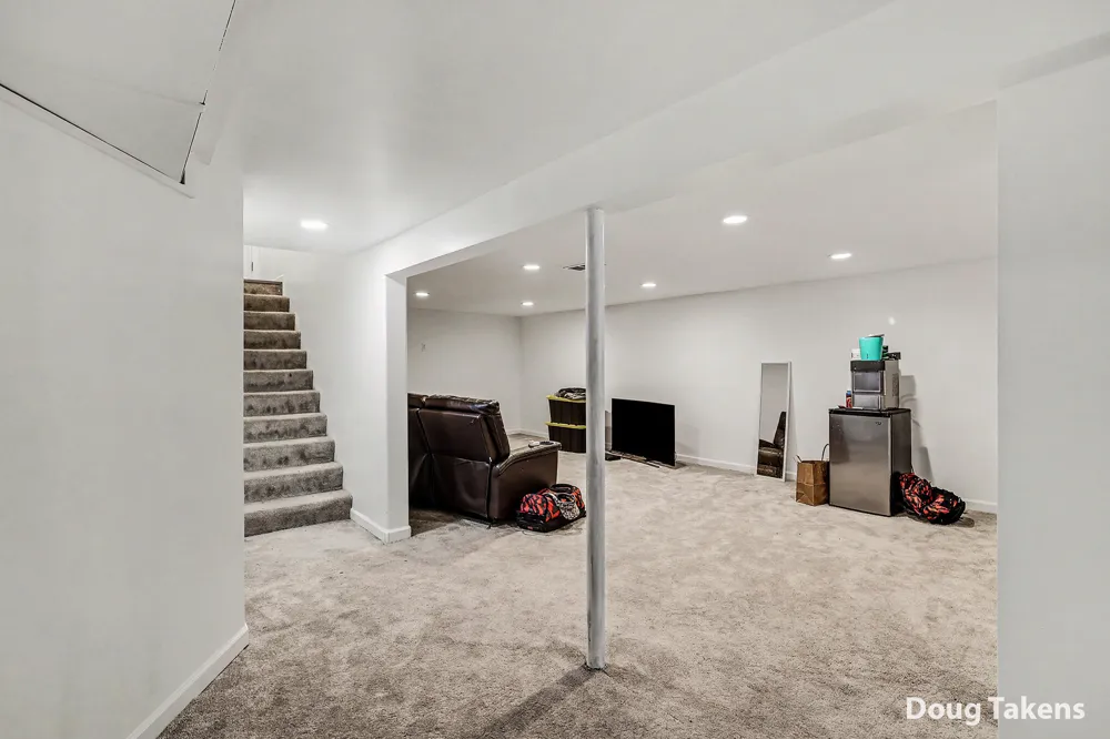 7439 Eastlane Avenue Jenison, MI 49428
