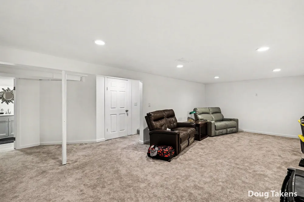 7439 Eastlane Avenue Jenison, MI 49428