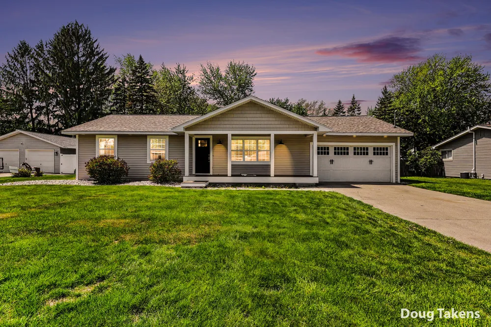 7439 Eastlane Avenue Jenison, MI 49428