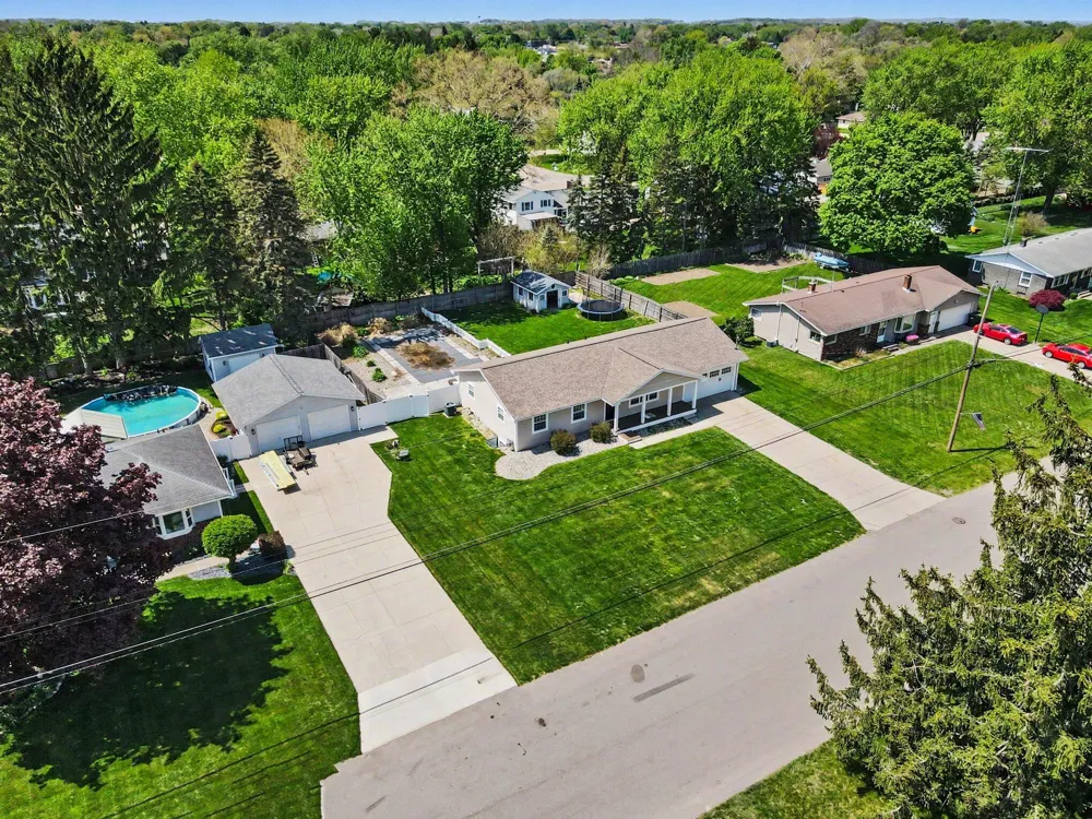 7439 Eastlane Avenue Jenison, MI 49428
