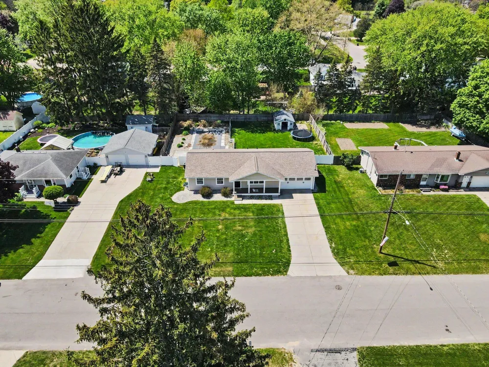 7439 Eastlane Avenue Jenison, MI 49428