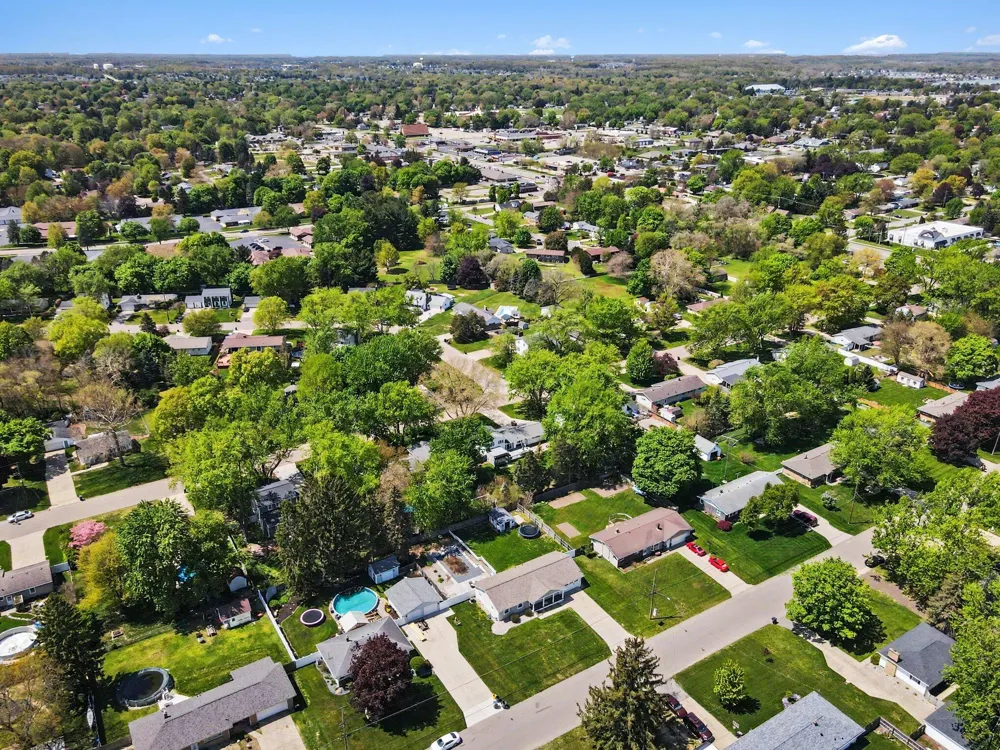 7439 Eastlane Avenue Jenison, MI 49428