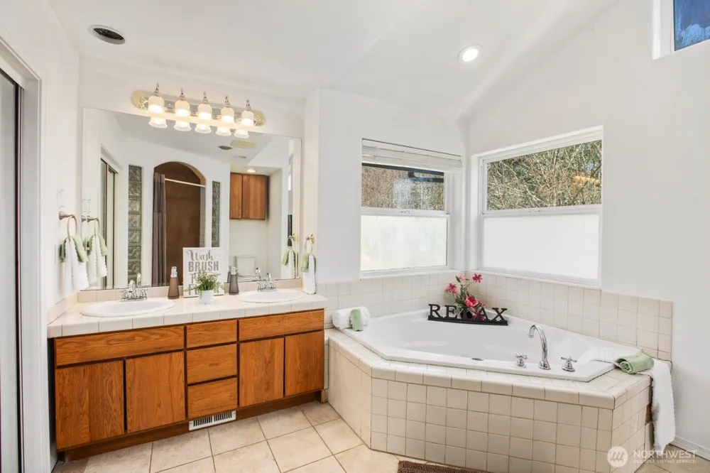 211 Basswood Drive Silverlake, WA 98645