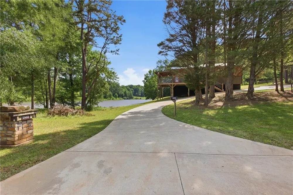 456 Oak Springs Road Clarkesville, GA 30523