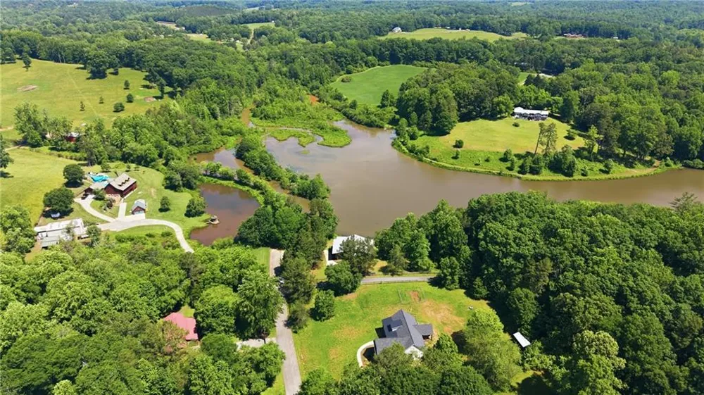 456 Oak Springs Road Clarkesville, GA 30523