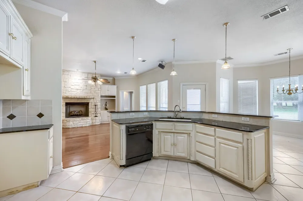 3601 Cliffwood Drive Alvarado, TX 76009