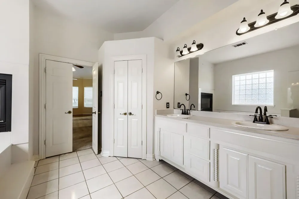 3601 Cliffwood Drive Alvarado, TX 76009