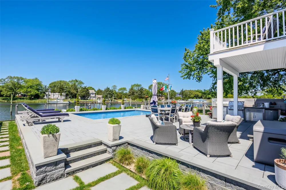 81 Beach Road Aquebogue, NY 11901