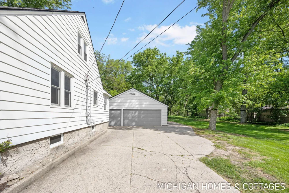 10671 Chicago Drive Holland Charter Township, MI 49464