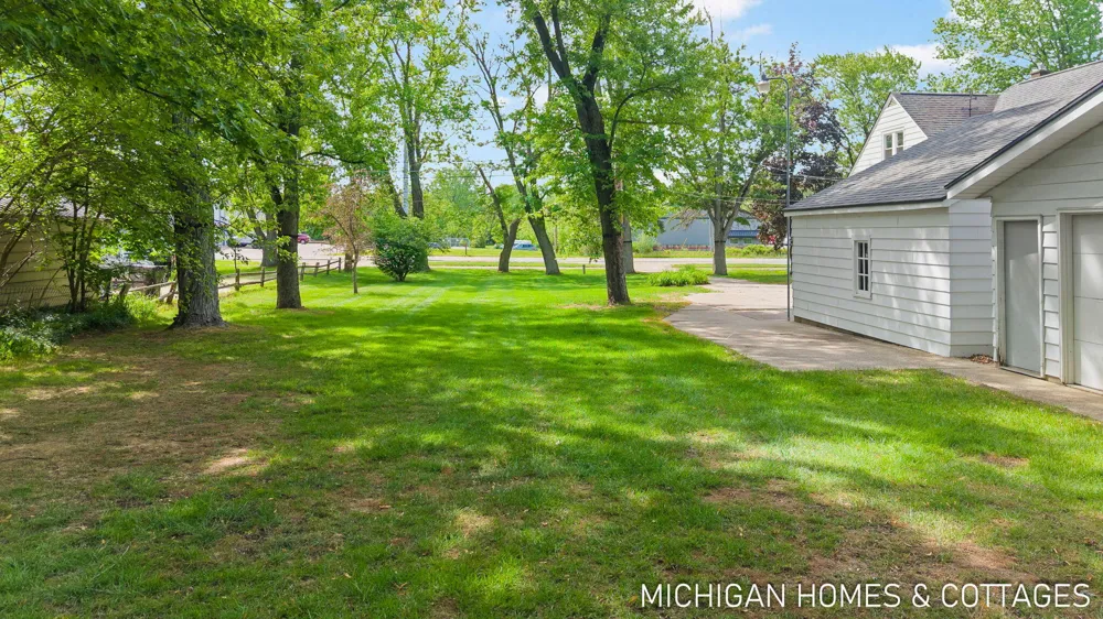 10671 Chicago Drive Holland Charter Township, MI 49464