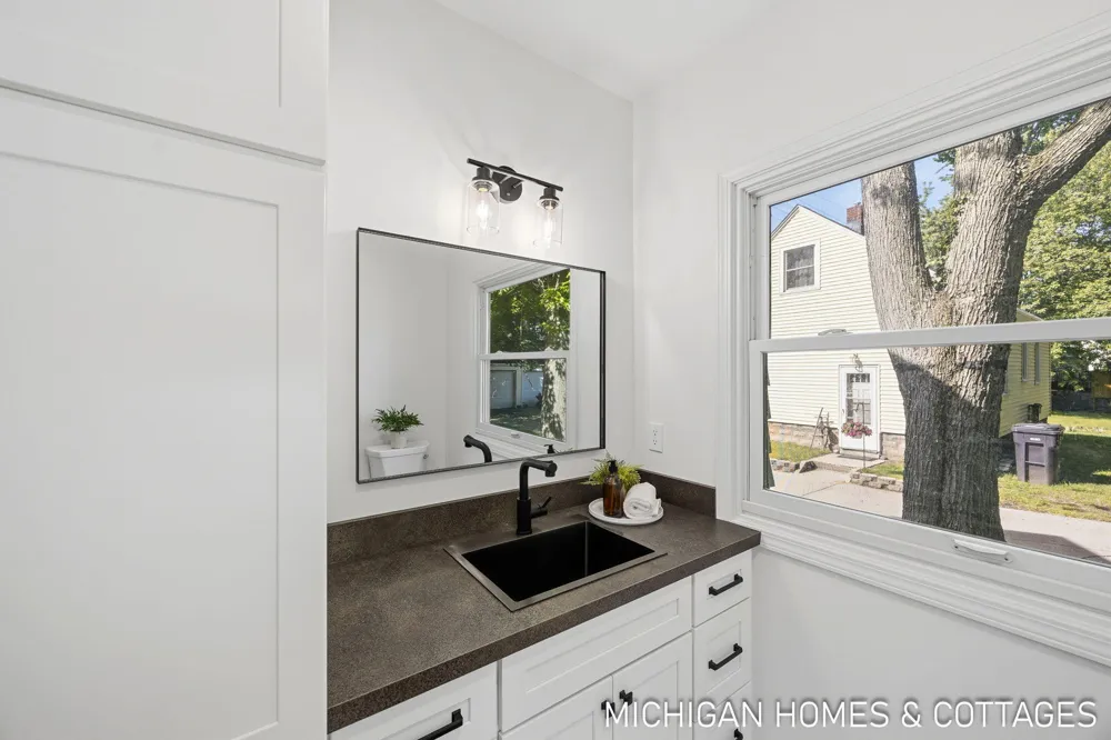 10671 Chicago Drive Holland Charter Township, MI 49464