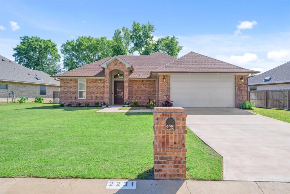 2231 RANA Park Flint, TX 75762