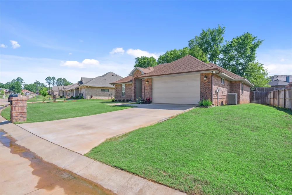 2231 RANA Park Flint, TX 75762