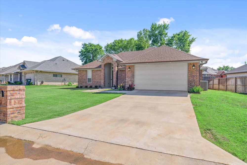 2231 RANA Park Flint, TX 75762