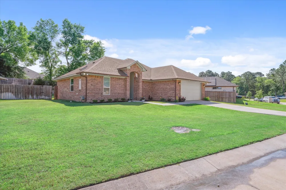 2231 RANA Park Flint, TX 75762
