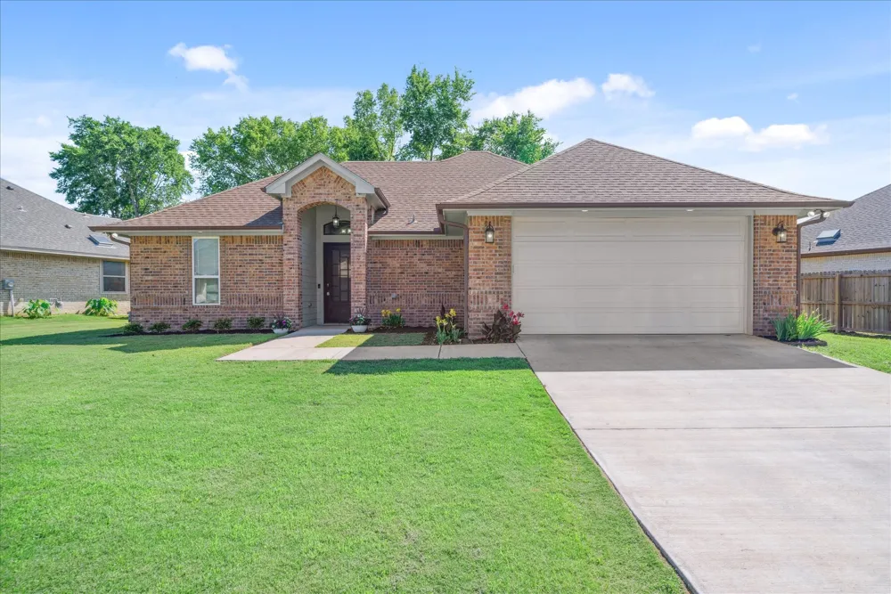 2231 RANA Park Flint, TX 75762