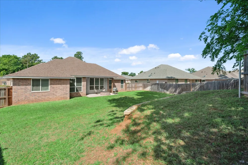 2231 RANA Park Flint, TX 75762