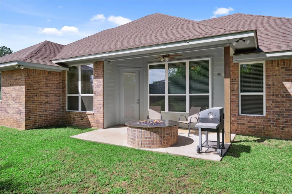 2231 RANA Park Flint, TX 75762