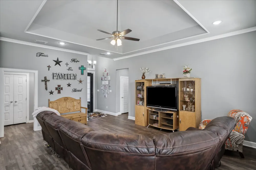 2231 RANA Park Flint, TX 75762