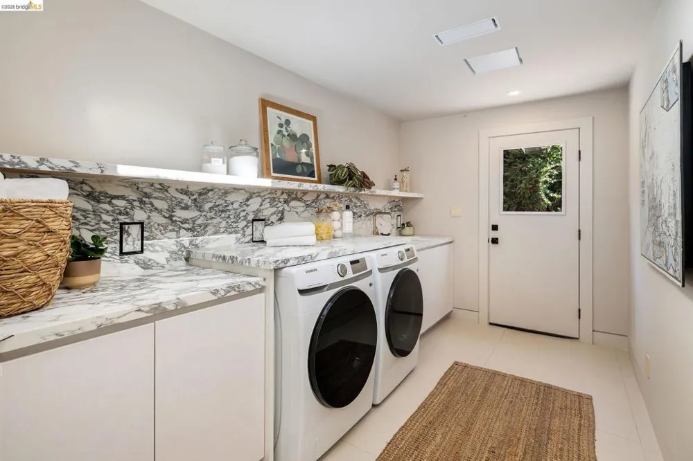 5645 Bacon Rd Oakland, CA 94619