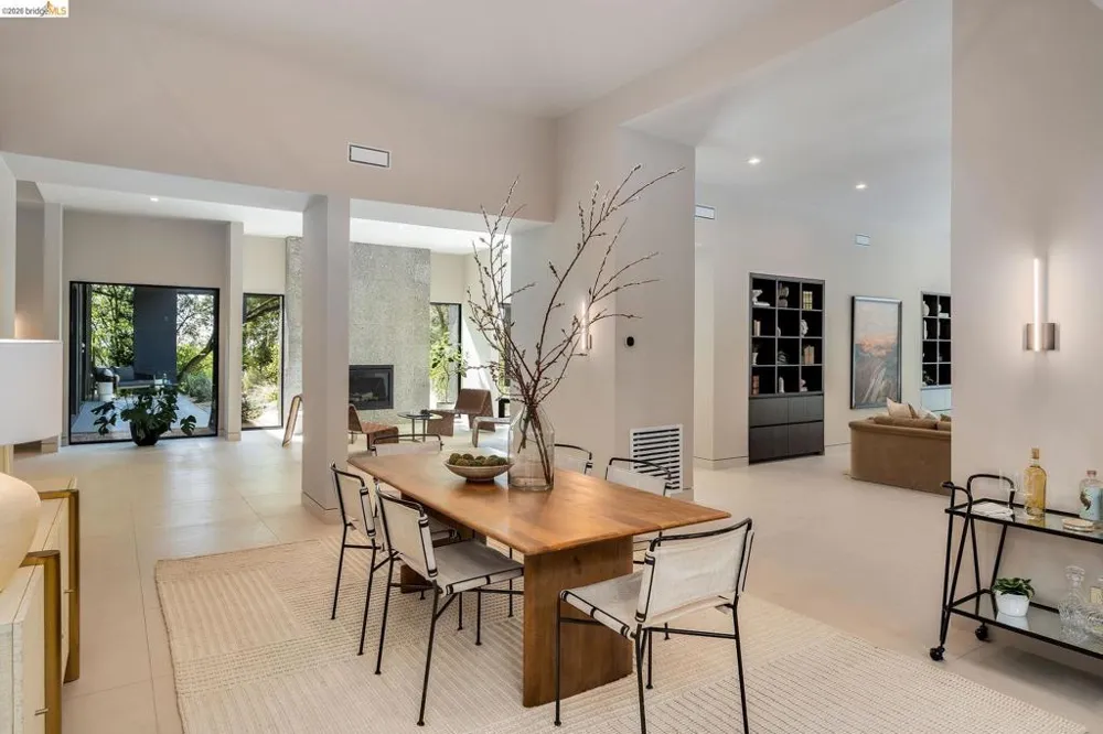 5645 Bacon Rd Oakland, CA 94619