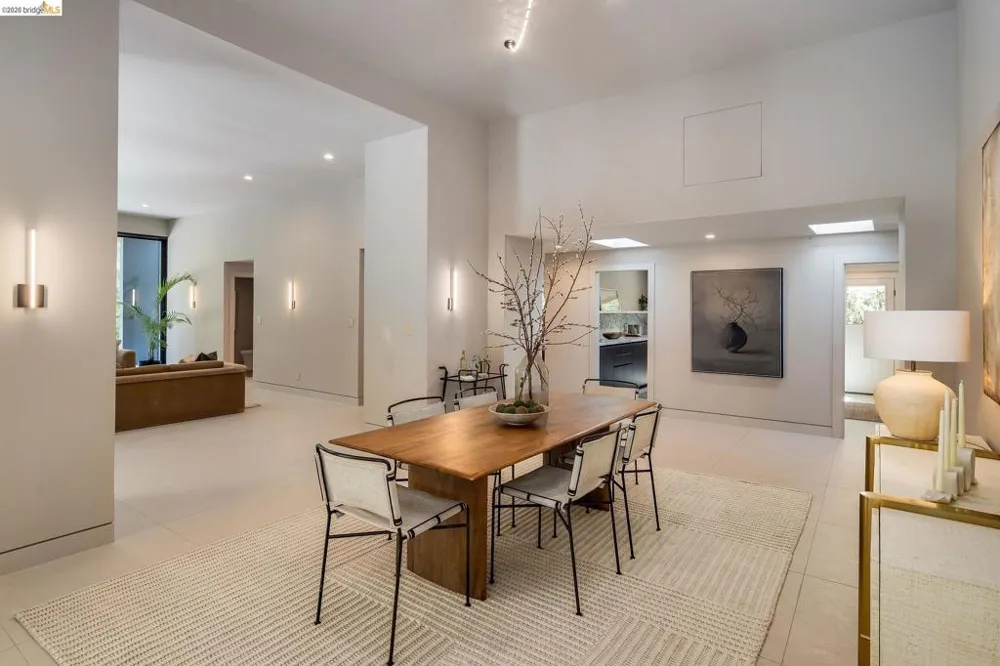 5645 Bacon Rd Oakland, CA 94619