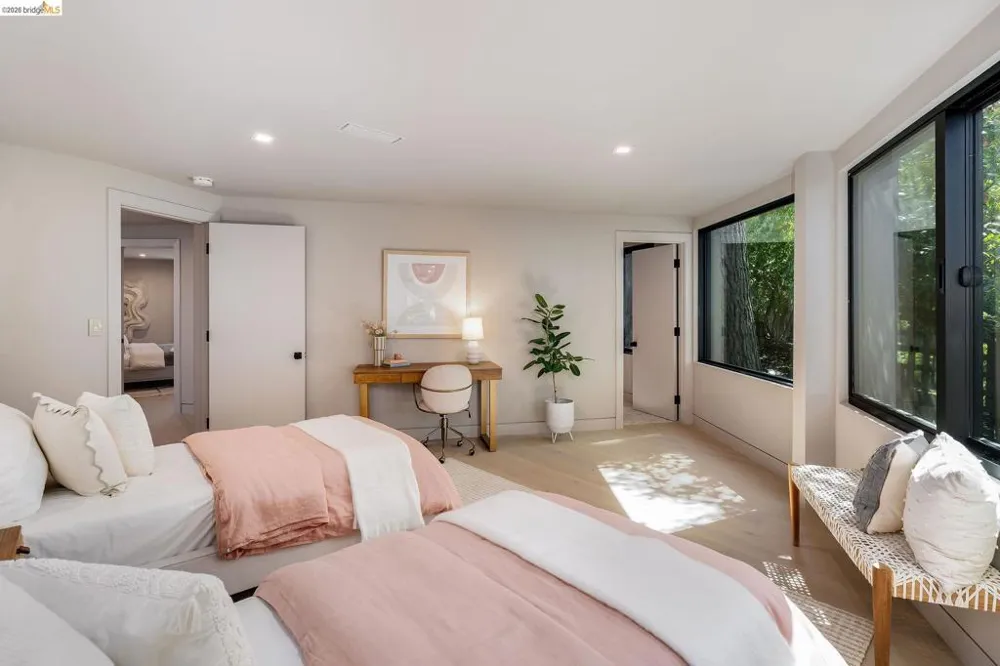 5645 Bacon Rd Oakland, CA 94619